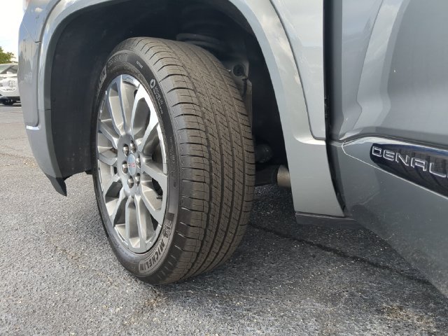 Used 2023 GMC Acadia Denali w/ Denali Ultimate Package FWD image 40