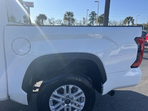 Used 2022 Toyota Tundra SR5 w/ SR5 Convenience Package image 8