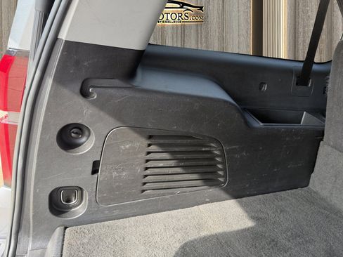 Used 2020 Chevrolet Suburban Premier image 29