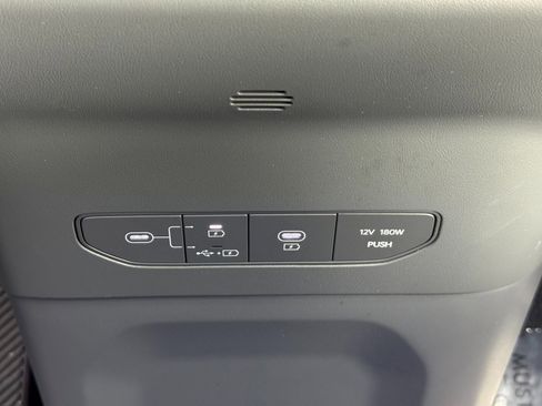 Used 2024 Kia EV9 Land image 32