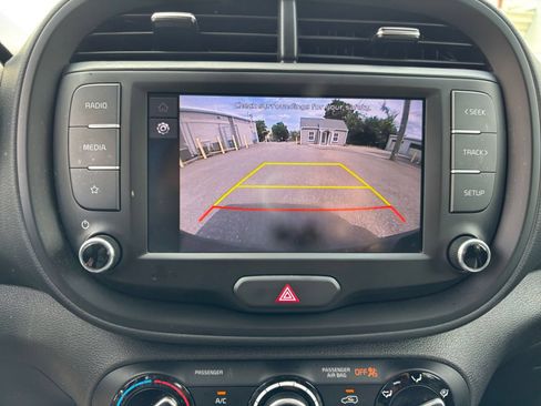 Used 2025 Kia Soul LX w/ LX Technology Package FWD image 23