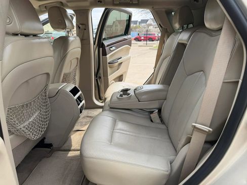 Used 2012 Cadillac SRX Luxury image 25