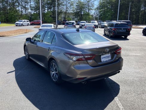 Used 2023 Toyota Camry XLE FWD image 8