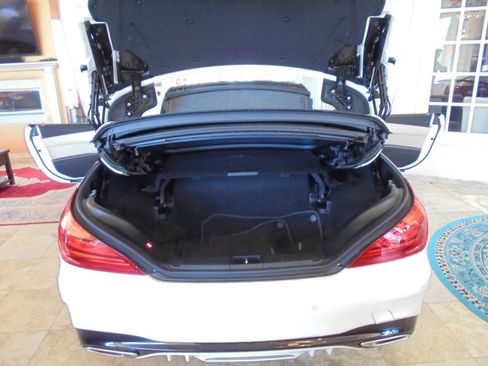 Used 2017 Mercedes-Benz SL 550 image 35