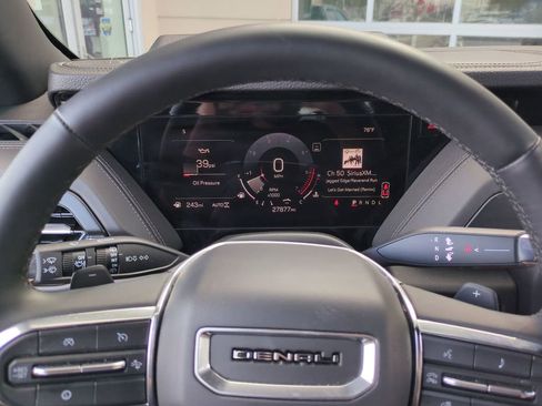 Used 2025 GMC Yukon Denali image 35