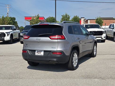 Used 2017 Jeep Cherokee Latitude w/ Comfort/Convenience Group AWD/4WD image 6