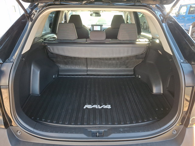 Used 2021 Toyota RAV4 LE AWD/4WD image 28