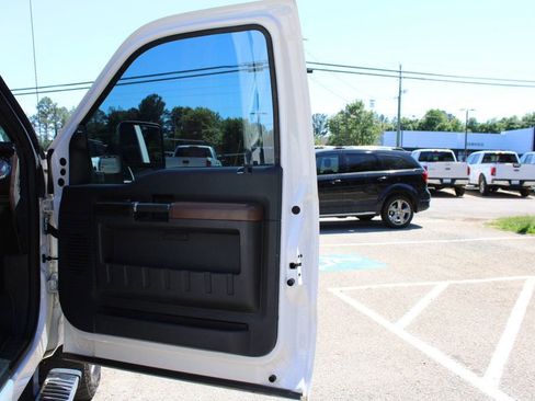 Used 2015 Ford F250 Platinum w/ FX4 Off-Road Package AWD/4WD image 33