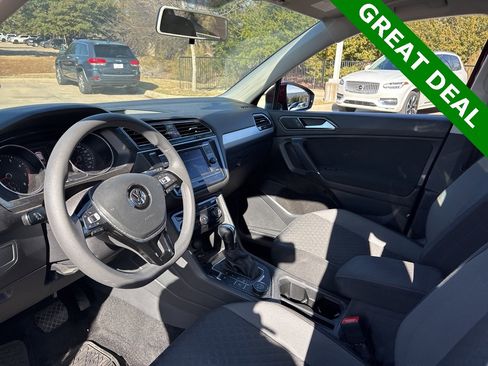 Used 2018 Volkswagen Tiguan S image 16