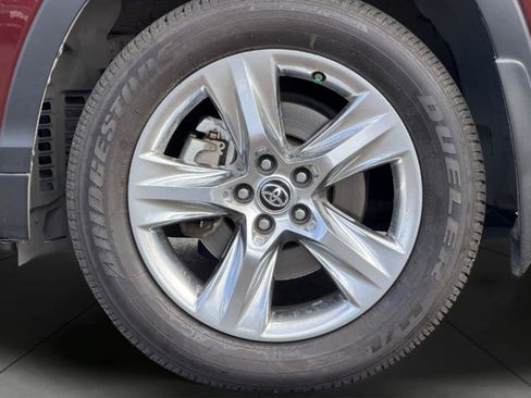 Used 2016 Toyota Highlander Limited w/ Driver Technology Package AWD/4WD image 11