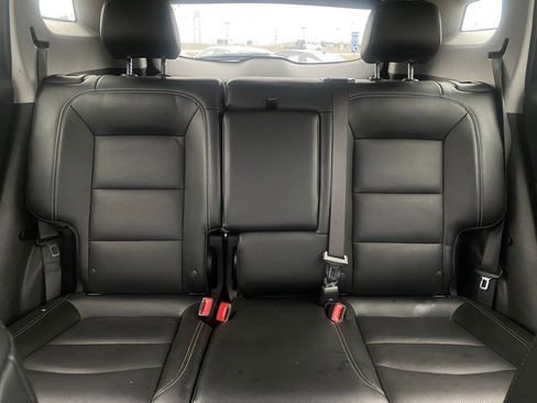 Used 2024 GMC Terrain SLT image 27