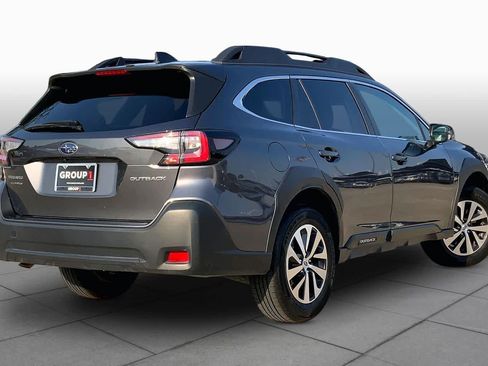 Used 2025 Subaru Outback Premium AWD/4WD image 13