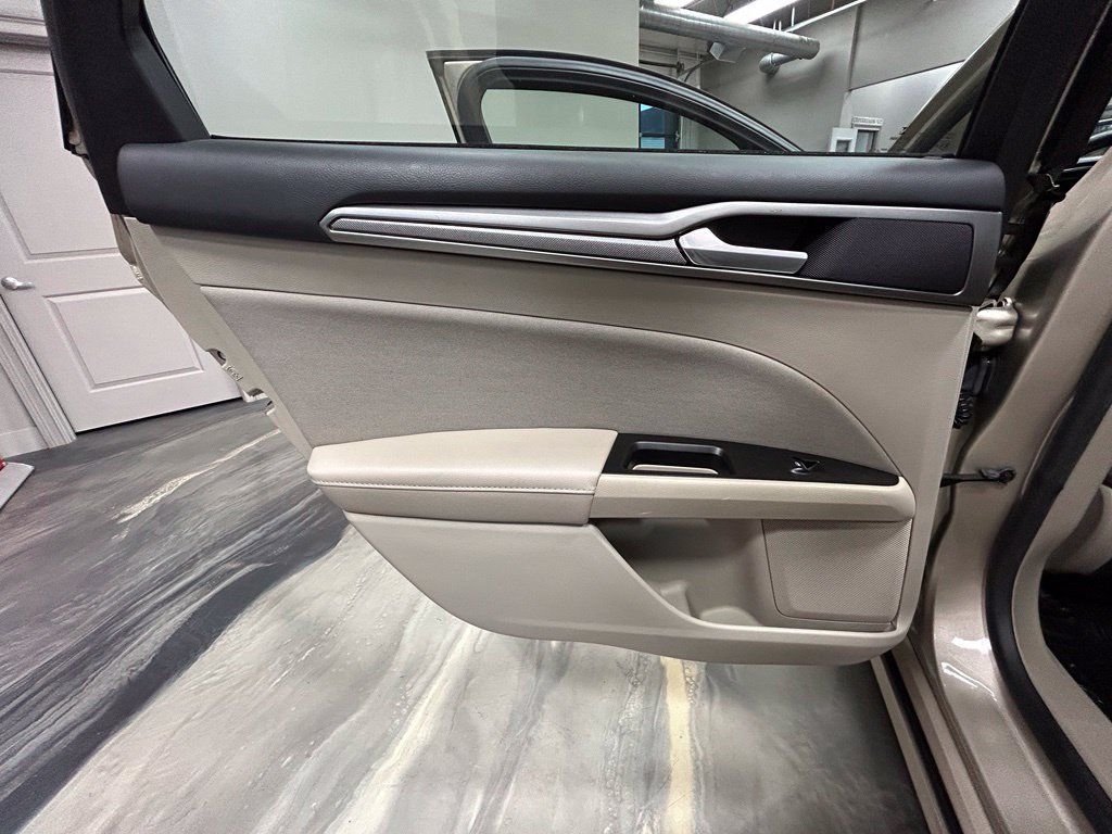Used 2017 Ford Fusion SE FWD image 45
