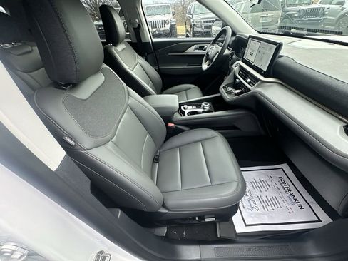 New 2026 Ford Explorer Active w/ Active Comfort Package AWD/4WD image 32