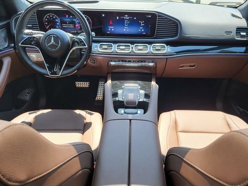 Used 2025 Mercedes-Benz GLS 450 4MATIC image 2