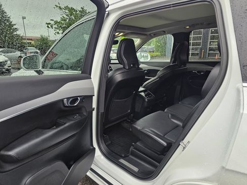 Used 2023 Volvo XC90 B5 Core w/ Protection Package Premier AWD/4WD image 12
