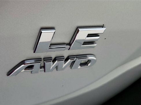 Used 2015 Toyota RAV4 LE image 26