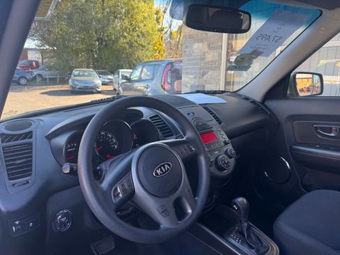 Used 2011 Kia Soul + w/ Audio Pkg image 10