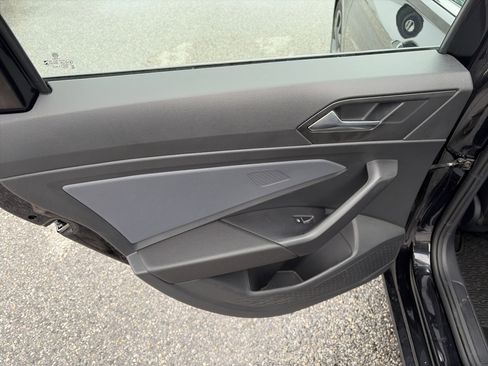 Certified 2025 Volkswagen Jetta SE image 11