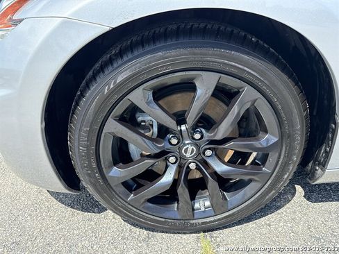 Used 2016 Nissan 370Z Coupe RWD image 8
