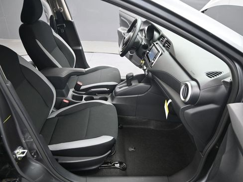 Used 2025 Nissan Versa S w/ Trunk Package image 24