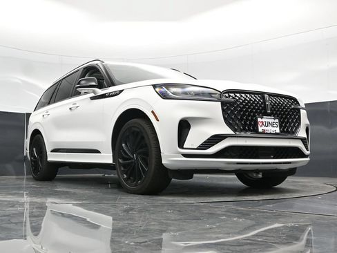 Used 2025 Lincoln Aviator Reserve w/ Equipment Group 201A AWD/4WD image 50