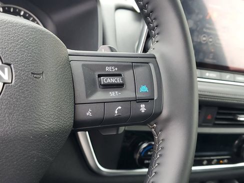 Used 2025 Nissan Rogue SV AWD/4WD image 25