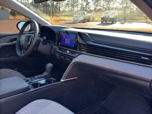 Used 2025 Toyota Camry LE w/ Convenience Package image 17