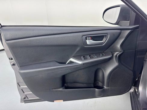 Used 2017 Toyota Camry SE image 33