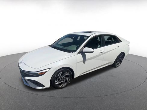 Used 2025 Hyundai Elantra SEL FWD image 7