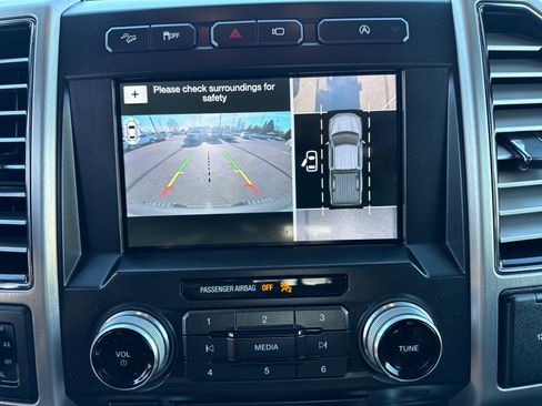 Used 2018 Ford F150 Platinum w/ Equipment Group 701A Luxury image 39