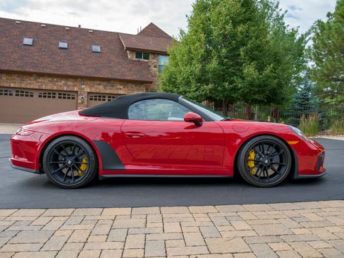 Used 2019 Porsche 911 Speedster RWD image 2