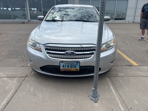 Used 2011 Ford Taurus SEL FWD image 2