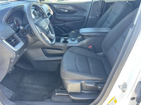 Used 2024 GMC Terrain SLE image 17