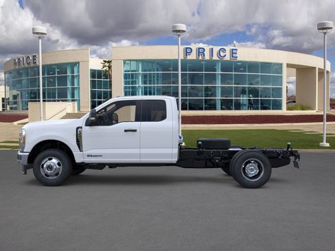 New 2026 Ford F350 XLT w/ XLT Value Package AWD/4WD image 3