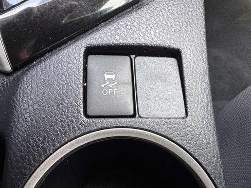 Used 2014 Toyota Corolla LE FWD image 28