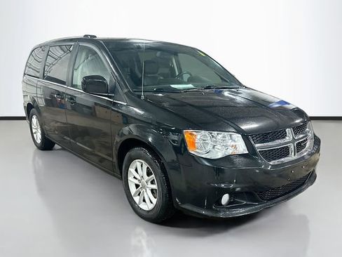 Used 2018 Dodge Grand Caravan SXT image 3