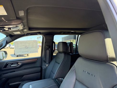 New 2026 GMC Yukon Denali w/ Denali Reserve Package AWD/4WD image 17