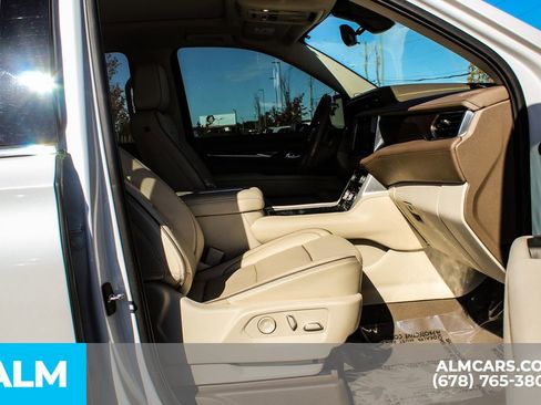 Used 2022 GMC Yukon XL Denali w/ Denali Premium Package image 21