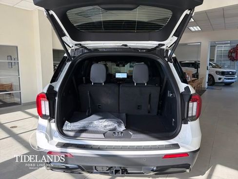 New 2026 Ford Explorer ST-Line w/ ST-Line Street Pack image 12