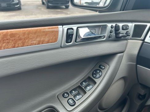 Used 2007 Chrysler Pacifica Limited image 32