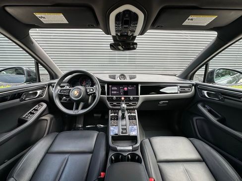 Certified 2025 Porsche Macan AWD/4WD image 6