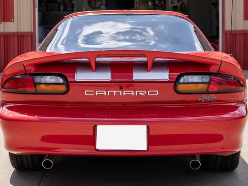 Used 2002 Chevrolet Camaro Z28 w/ SS Performance/Appearance Pkg RWD image 7