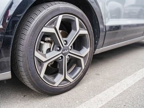 Used 2023 Kia Niro EX Touring image 8