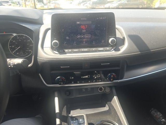 Used 2025 Nissan Rogue SV FWD image 11