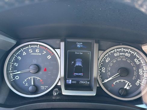 Used 2019 Toyota Tacoma SR5 AWD/4WD image 18