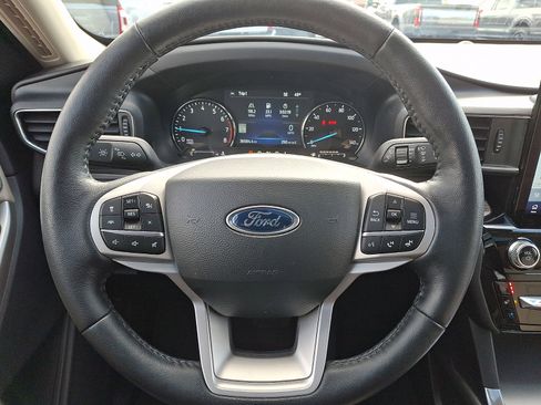 Certified 2022 Ford Explorer Limited w/ Limited Technology Package image 27