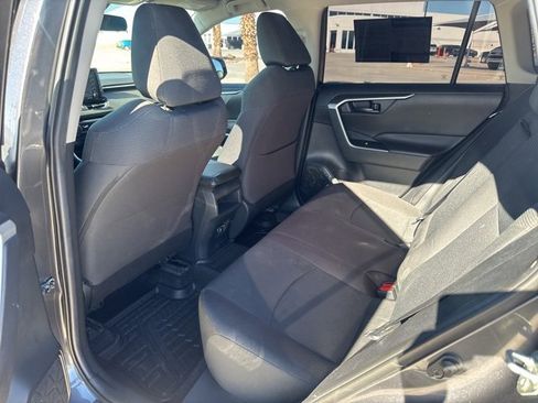 Used 2020 Toyota RAV4 LE image 10