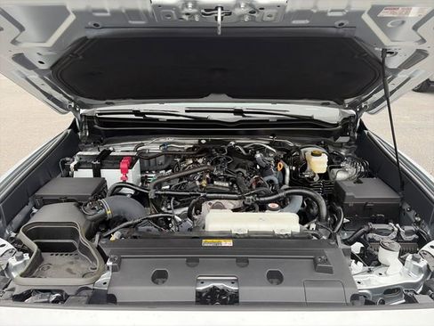 Used 2025 Toyota Tacoma Limited AWD/4WD image 19
