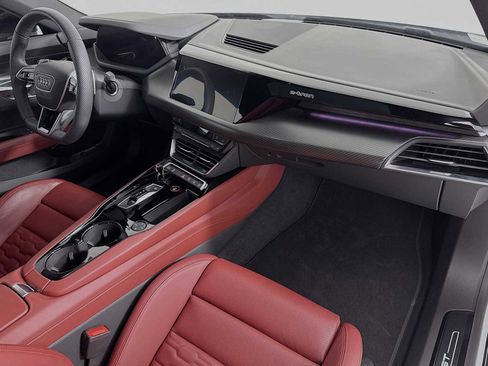 Used 2023 Audi e-tron GT Prestige image 30